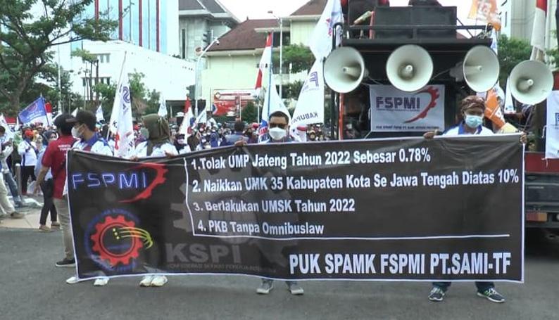 Ribuan Buruh Kembali Demo Kantor Gubernur Jateng, Tuntut Ganjar Cabut UMP 2022