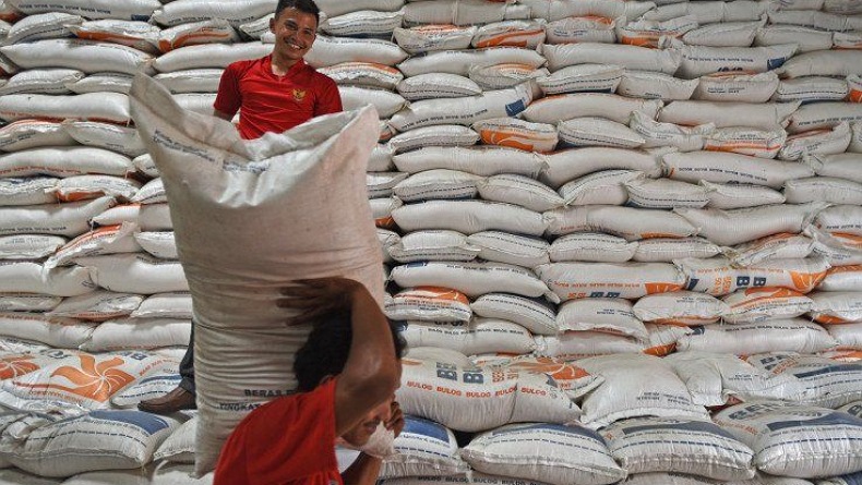 Bulog Sulutgo Salurkan 649 Ton Cadangan Beras Pemerintah Bencana Alam 