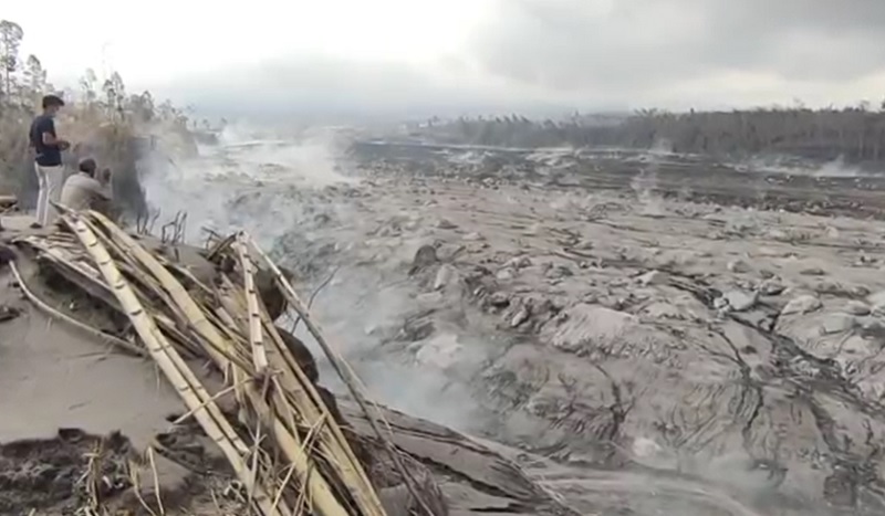 20 Ha Lahan Pertanian di Dusun Sumbersari Lumajang Berubah Jadi Aliran Lahar 