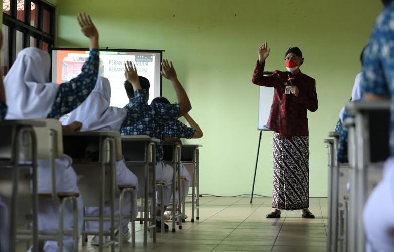  PPDB SMAN/SMKN Jateng Tambah Kuota 7.920 Kursi, Ganjar: Jumlah Lulusan SMP Lebih Besar