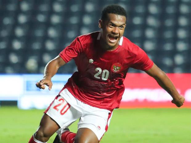 Tendangan Melengkung Ramai Rumakiek Perdaya Kiper Kamboja, Netizen: Gol Berkelas!