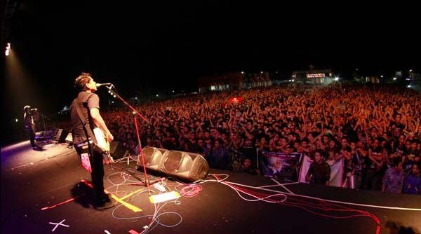 8 Lagu Pop Terbaik Sepanjang Masa, Nomor 7 Cocok Didengar saat Ditinggal Nikah Kekasih 