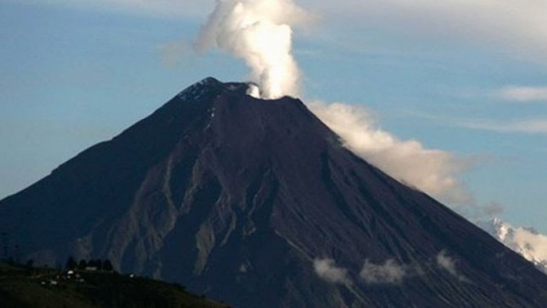 Gunung Awu Berpotensi Erupsi, Warga Diminta Jauhi Radius 3,5 Km