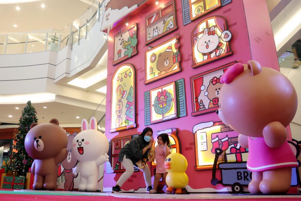 Seru! Ini Ide Liburan Aman Natal dan Tahun Baru Bareng Patung Brown Raksasa Setinggi 3,5 Meter 