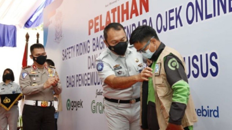 Korlantas Polri Gelar Pelatihan Berkendara untuk Pengemudi Ojol