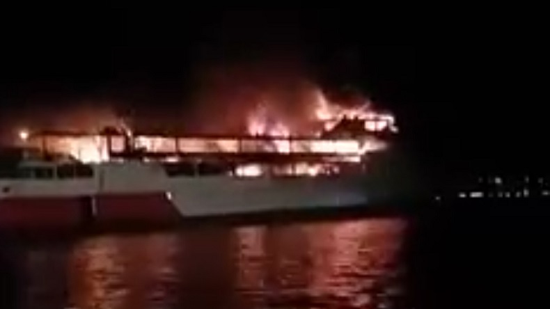 Kapal Penumpang Cantika Lestari 88 Terbakar di Kolam Bandar Perairan Sorong