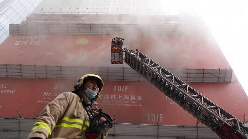 WTC Hong Kong Terbakar, 1 Orang Luka Puluhan Terperangkap 