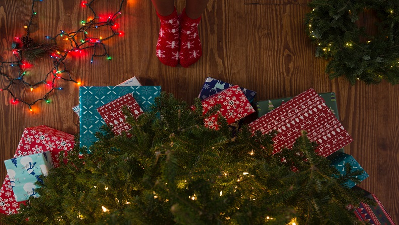 Ada Sejak Zaman Romawi, Ini Dia Sejarah Tradisi Tukar Kado Natal