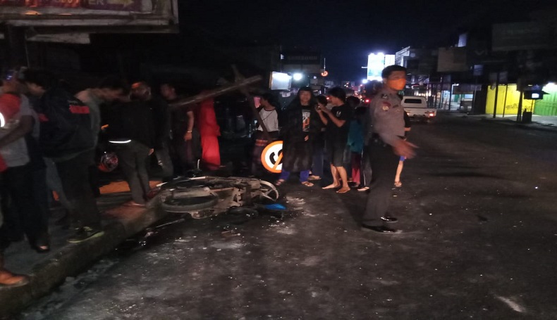 Tabrakan dengan Angkutan Umum, Pemotor di Sukabumi Tewas di Tempat