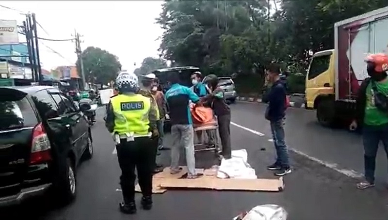 Gagal Nyalip, Ibu Rumah Tangga di Sidoarjo Tewas Terlindas Truk