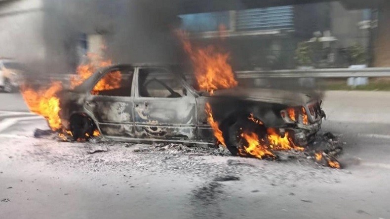 Mobil Mercy Ludes Terbakar di Jalan Tol Cisumdawu Sumedang, 1 Keluarga Selamat
