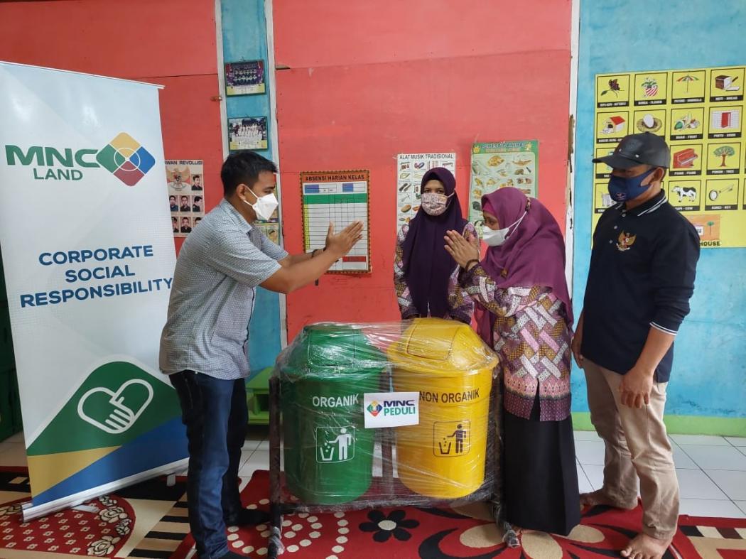 Dapat Bantuan Buku dan Alat Kebersihan dari MNC Peduli, PAUD Nurul Aliya Bogor: Sangat Bermanfaat