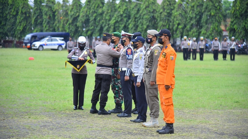 Kapolda Lampung Pimpin Apel Gelar Pasukan Pengamanan Muktamar ke-34 NU