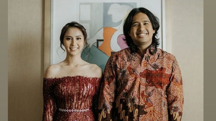 Hari Ibu, Joshua Suherman dan Clairine Clay Menikah