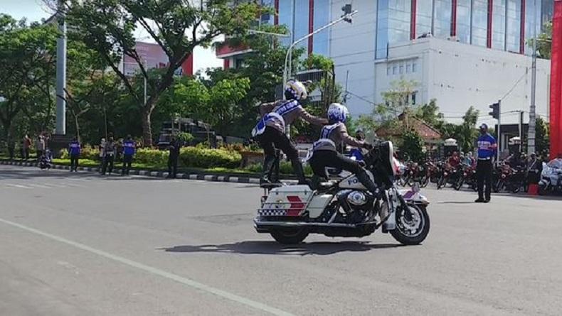 Wow, Pasukan Moge Polwan Polda Jateng Sajikan Atraksi Mendebarkan 