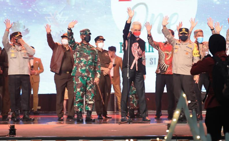Pantau Ibadah Natal, Ganjar: Alhamdulillah Semua Berjalan Lancar, Prokes Ketat