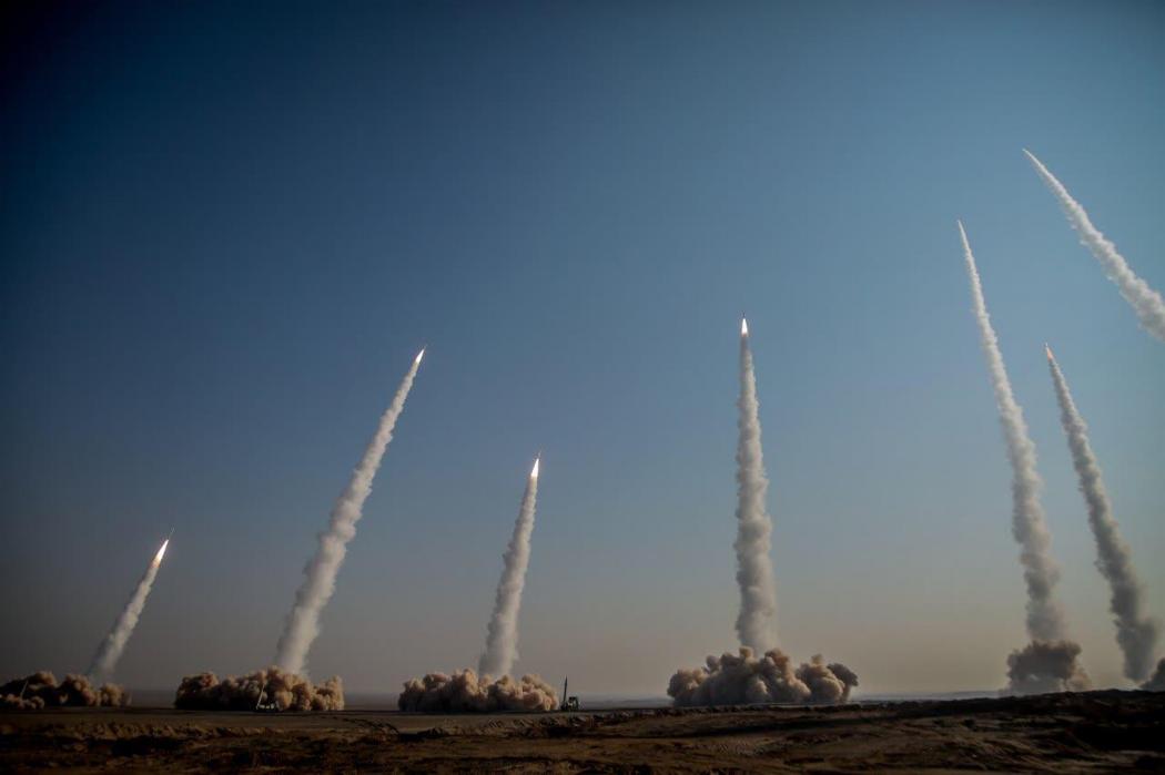 Iran Serang Pangkalan AS, Ledakan Guncang Bahrain Qatar UEA hingga Kuwait