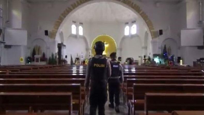 Jelang Misa Natal, Gereja Katedral Kota Semarang Disterilkan 