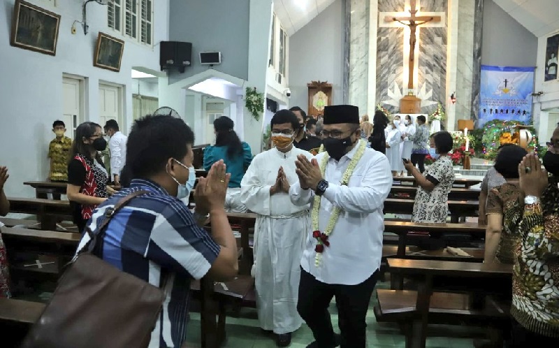 Kunjungi Gereja Katedral Lampung, Menag Yaqut Berdoa Natal 2021 Aman