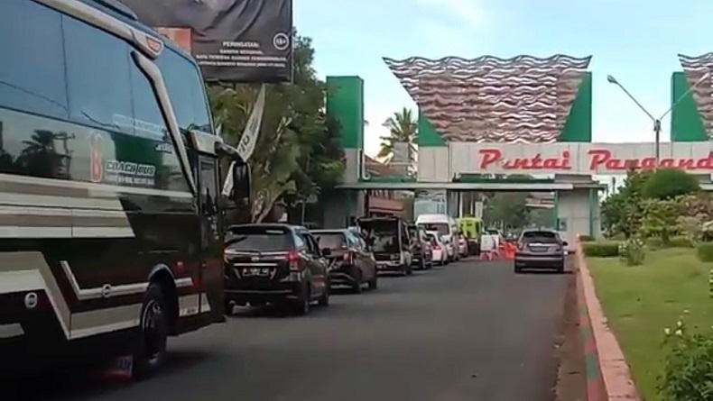 Libur Nataru, Objek Wisata Pantai Pangandaran Diserbu Wisatawan