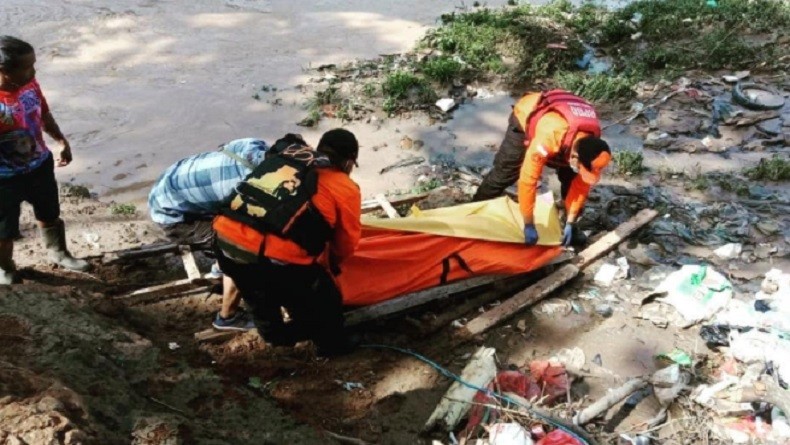 Mayat Pria Ditemukan di Bantaran Kali Bekasi, Ada Luka Bekas Benturan di Kepala