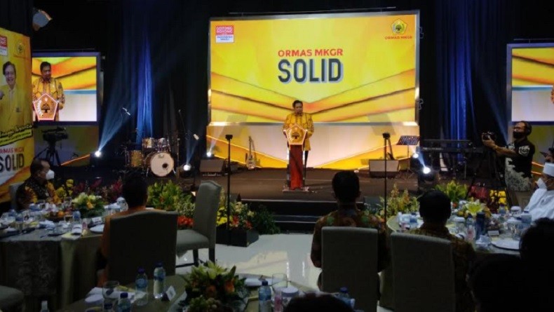Golkar Bersiap Hadapi Pemilu 2024, Airlangga Minta MKGR Rangkul UMKM