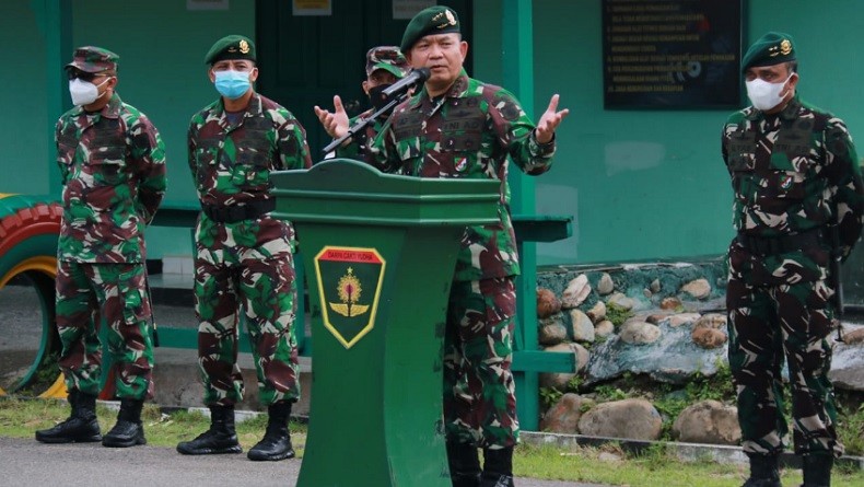 Pangkostrad Kobarkan Semangat Pasukan Pemburu KKB di Papua