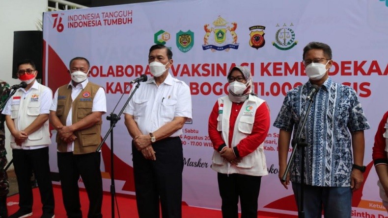 Luhut Minta Pengkritik Terlibat Langsung Penanganan Covid-19