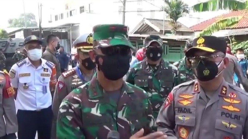 Pangdam Jaya Sebut Banyak Warga Kampung di Jakarta Masih Berkerumun