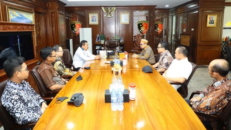 Ustaz Adi Hidayat Temui Kabareskrim Sampaikan Sering Jadi Korban Fitnah di Media Sosial