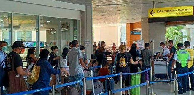 Puncak Arus Balik Libur Tahun Baru, Ribuan Wisatawan Tinggalkan Bali