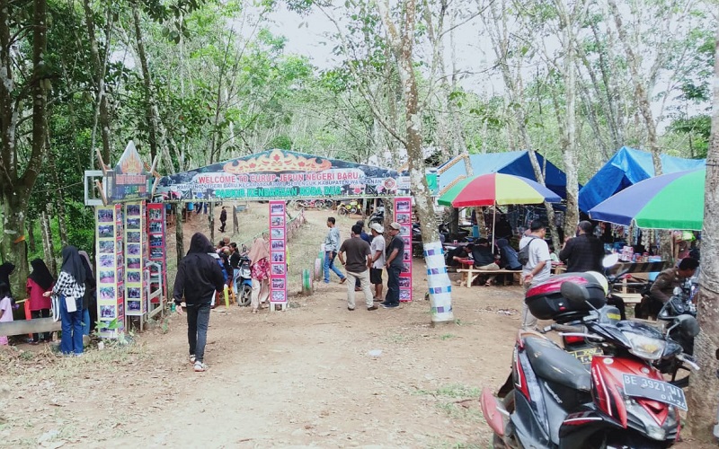 Libur Tahun Baru, Curup Jepun Way Kanan Ramai Dikunjungi Wisatawan