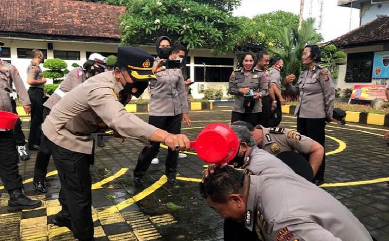 72 Anggota Polres Jembrana Naik Pangkat, 2 Personil Dapat Penghargaan Berprestasi