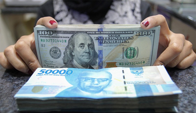 Rupiah Kembali Melemah Dekati Rp15.000 per Dolar AS, Ini Pemicunya 
