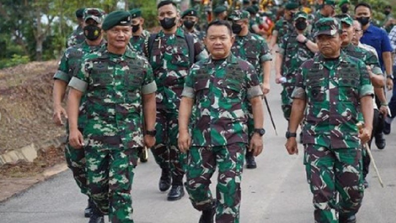Kunjungi Batalyon Raider Khusus 136/Tuah Sakti, KSAD Minta Prajurit Tak Terpengaruh Isu Negatif