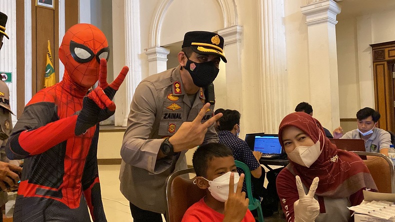 Batman dan Spiderman Bantu Sukseskan Gebyar Vaksinasi Anak 6-11 Tahun di Sukabumi