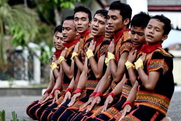 Pola Lantai Tari Saman Lengkap Gerakan dan Penjelasannya