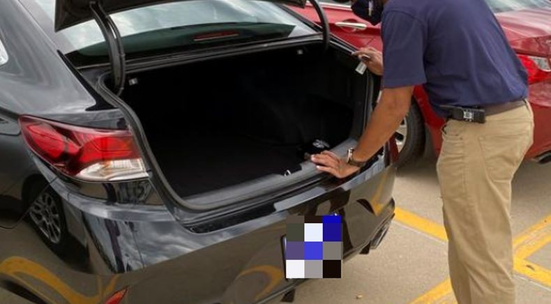 Duh, Ibu Ini Tega Kunci Anaknya yang Terpapar Covid di Bagasi Mobil agar Tak Tertular
