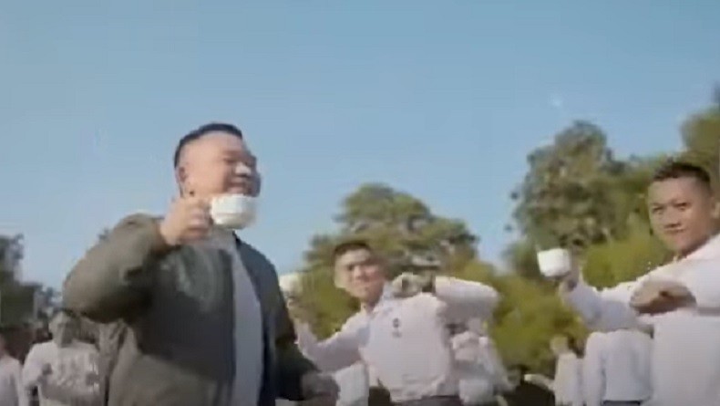  Begini Momen Jenderal Dudung Nyanyi Lagu Ngopi Bareng Prajurit