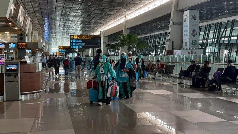 Kloter Pertama, Ratusan Calon Jemaah Umrah Berangkat dari Bandara Soetta 