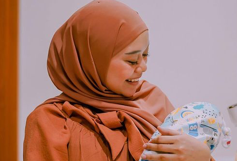 Rizky Billar dan Lesti Kejora Ungkap Wajah dan Nama Anak Pertamanya 