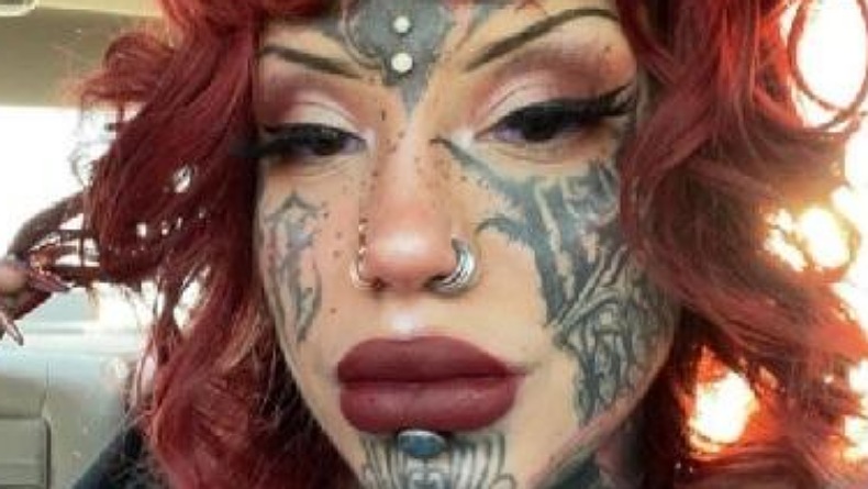  Ada-Ada Saja, Perempuan Ini Buta Usai Nekat Menato Matanya 
