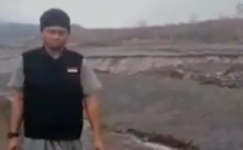 Viral Pria Tendang Sesajen di Semeru, Bupati Lumajang Geram Minta Pelaku Dicari
