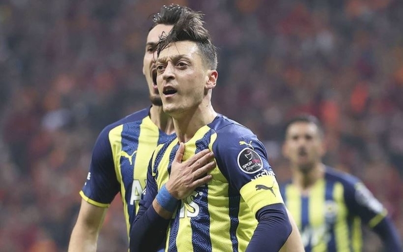 Mesut Ozil Ingin Pensiun di Fenerbache, Batal ke Bali United?