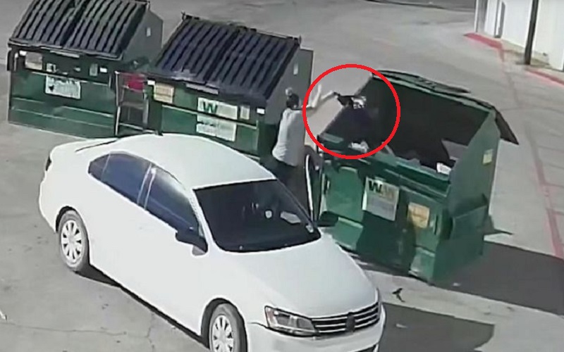 Sadis, Ibu Muda Terekam CCTV Buang Bayi ke Tempat Sampah Dibungkus Plastik Hitam