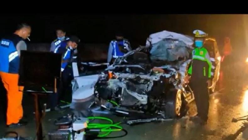 Minibus Tabrak Truk tak Dikenal di Tol Solo-Semarang, 3 Tewas 