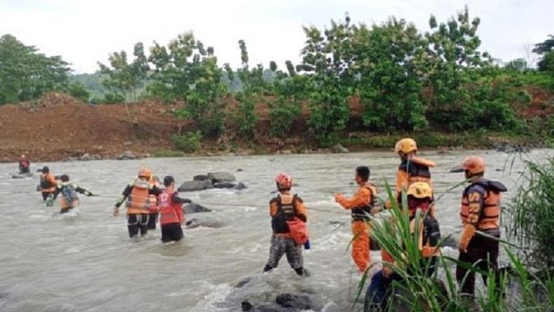 Jatuh Tenggelam Terseret Arus Sungai Sulawan, 2 Bocah di Maros Ditemukan Tewas