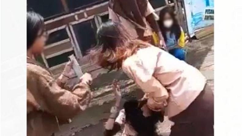 Viral Video Siswi SMP di Makassar Dianiaya Teman, Kepala Disdik Sebut Hanya Konten
