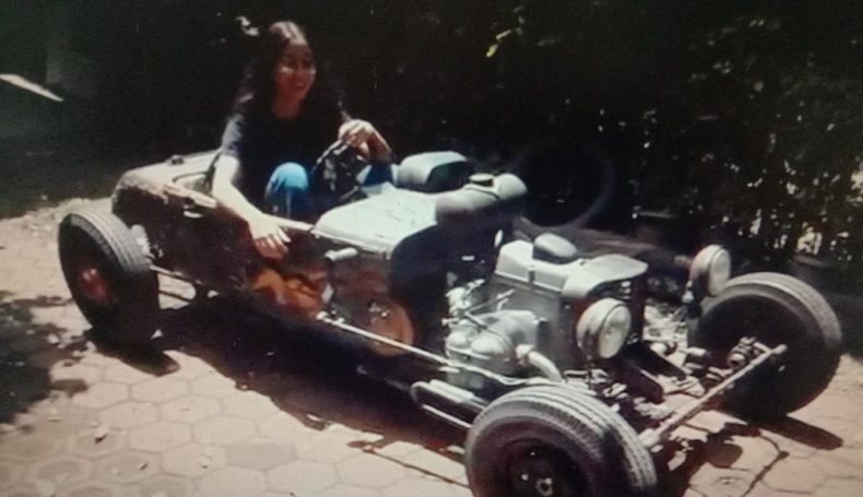 Keren, Mojang dan Jajaka Bandung Sulap Rongsokan Jadi Mobil Hotrod