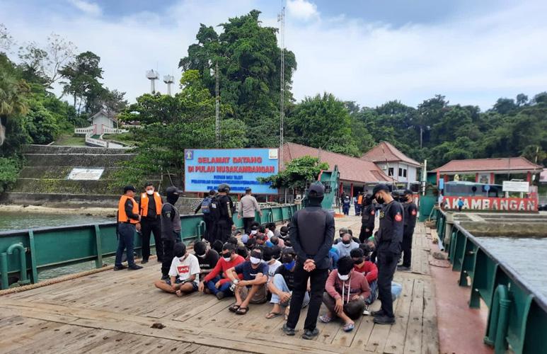 Puluhan Napi Lapas Semarang Dipindah ke Nusakambangan, Ada Apa?